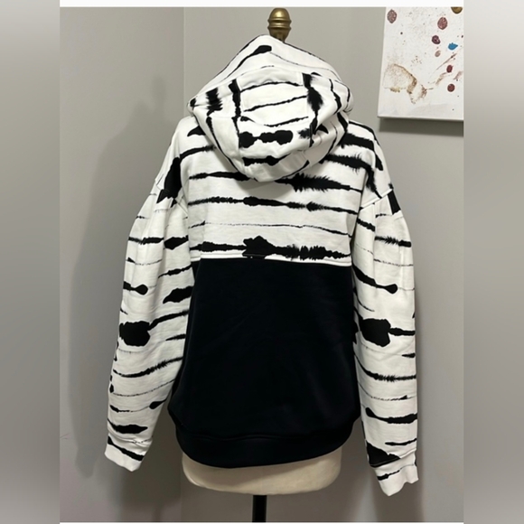 NWT Burberry Women's Sweater Monochrome Black White Hoodie Italy Size XS $1325 - Picture 3 of 8